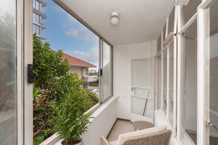 To Let 1 Bedroom Property for Rent in Green Point Western Cape